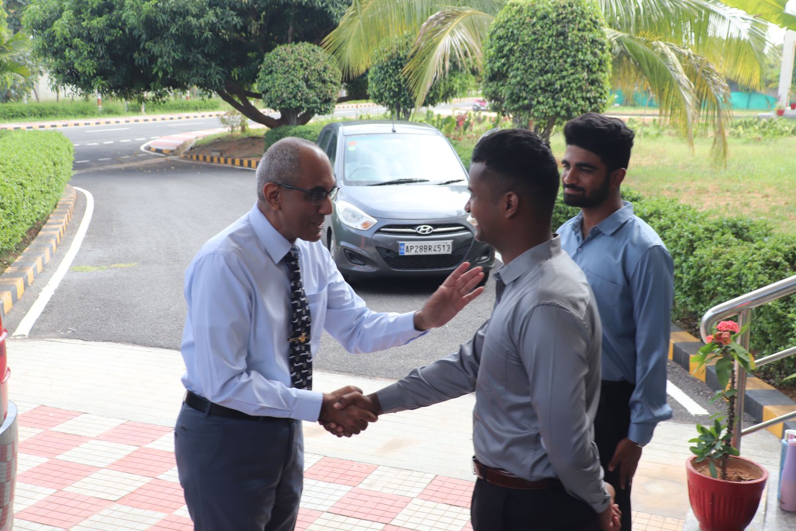 HOMECOMING OF THE SCHOOL’S FIRST OFFICER ALUMNUS — Photo 1 of 9