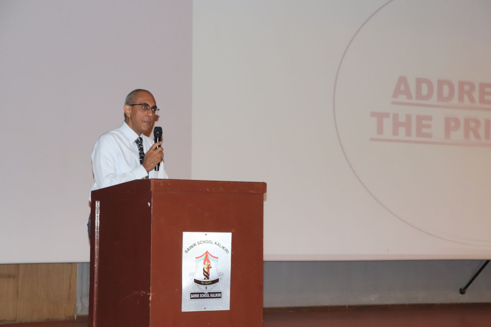 HOMECOMING OF THE SCHOOL’S FIRST OFFICER ALUMNUS — Photo 7 of 9